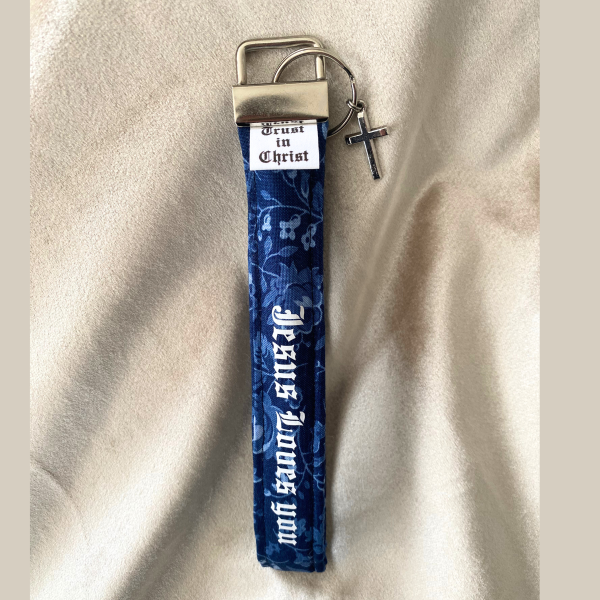 Jesus Loves you Keychain